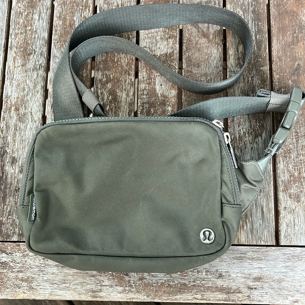 Lululemon Everywhere Belt Bag Large